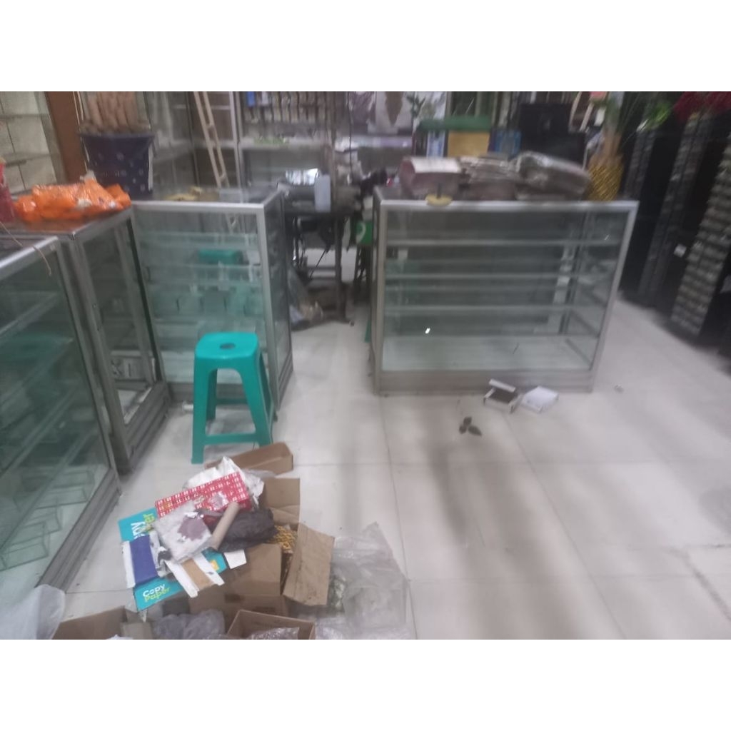 DIJUAL MURAH RAK LEMARI ETALASE KABINET TEMPAT PENYIMPANAN SIMPAN MENYIMPAN PAJANGAN GLASS SHOWCASE 