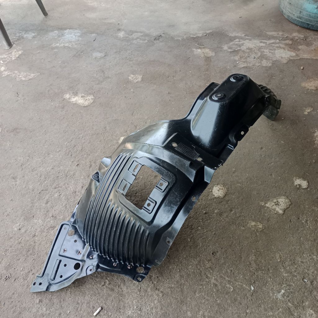 liner Fender depan kiri Mitsubishi xpander