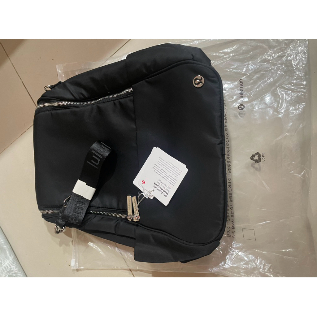 lululemon essential bag