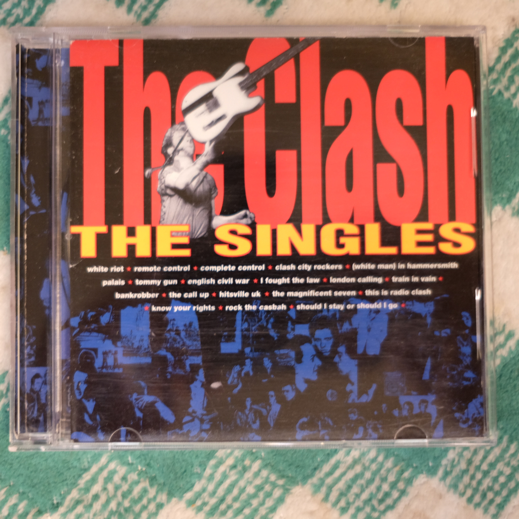 CD THE CLASH  --  THE SINGLES