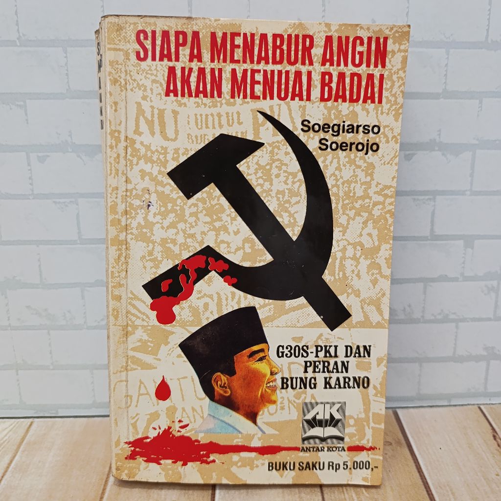 Buku Sejarah Siapa Menabur Angin Akan Menuai Badai