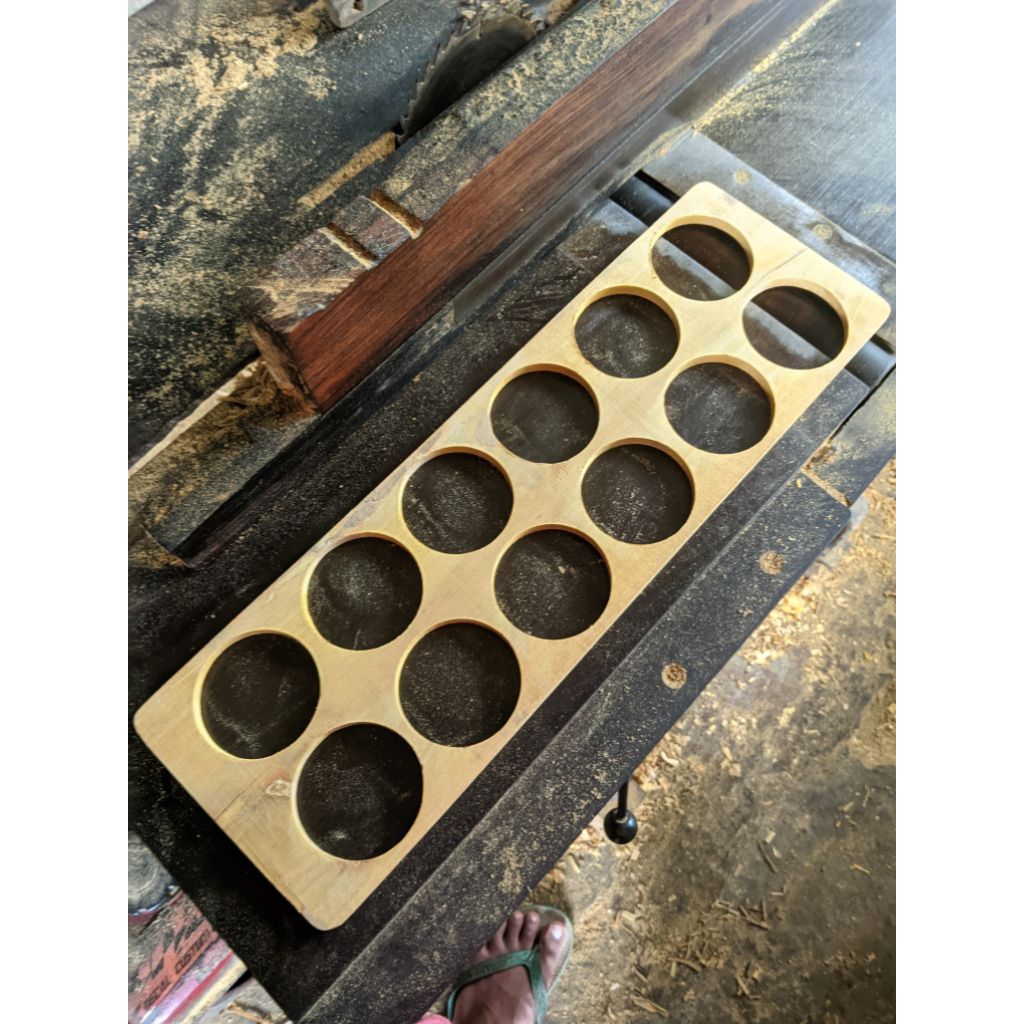 CETAKAN SERBA GUNA DIAMETER 7CM TEBAL 9MM &1CM 12 LUBANG