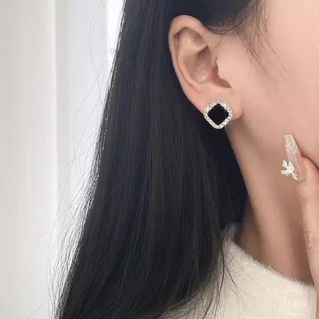 Anting Tusuk Kotak Black Enamel Korean Style Glamor Elegan Modern Hitam 01 anting wanita // anting t