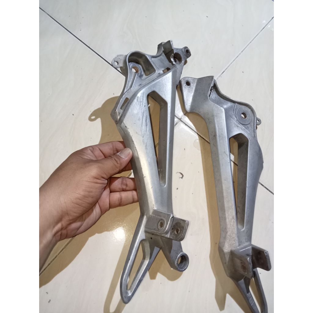 Postep Footstep Bostep Step dudukan pijakan kaki belakang kanan kiri Honda Revo lama Supra X 125 non