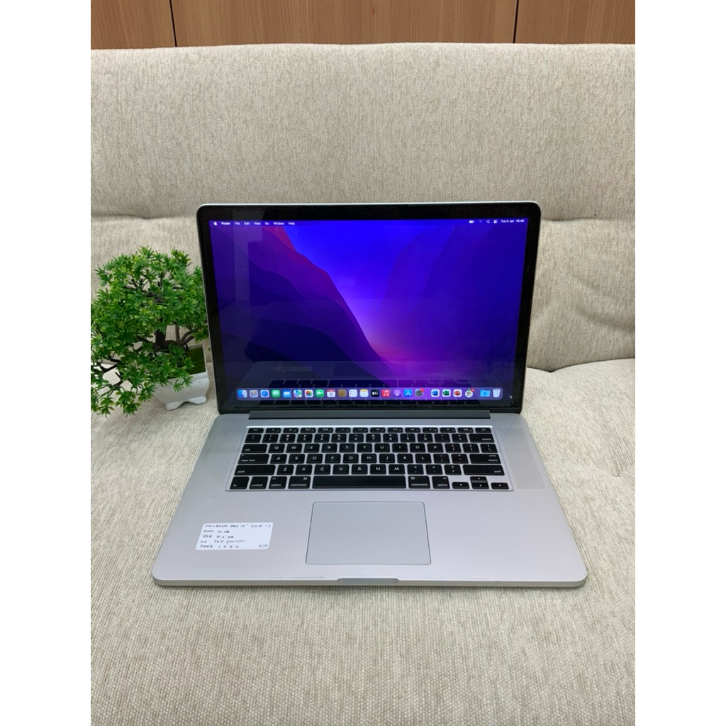 MacBook Pro 2015 i7 15inch 16GB 512GB