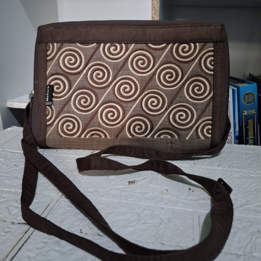Preloved Tas Dompet Selempang Makara