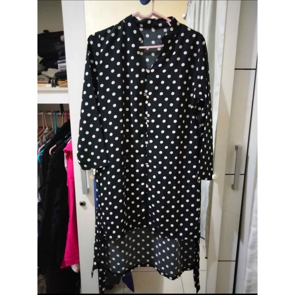 Tunik Polkadot Hitam Putih Model Depan Pendek Belakang Panjang