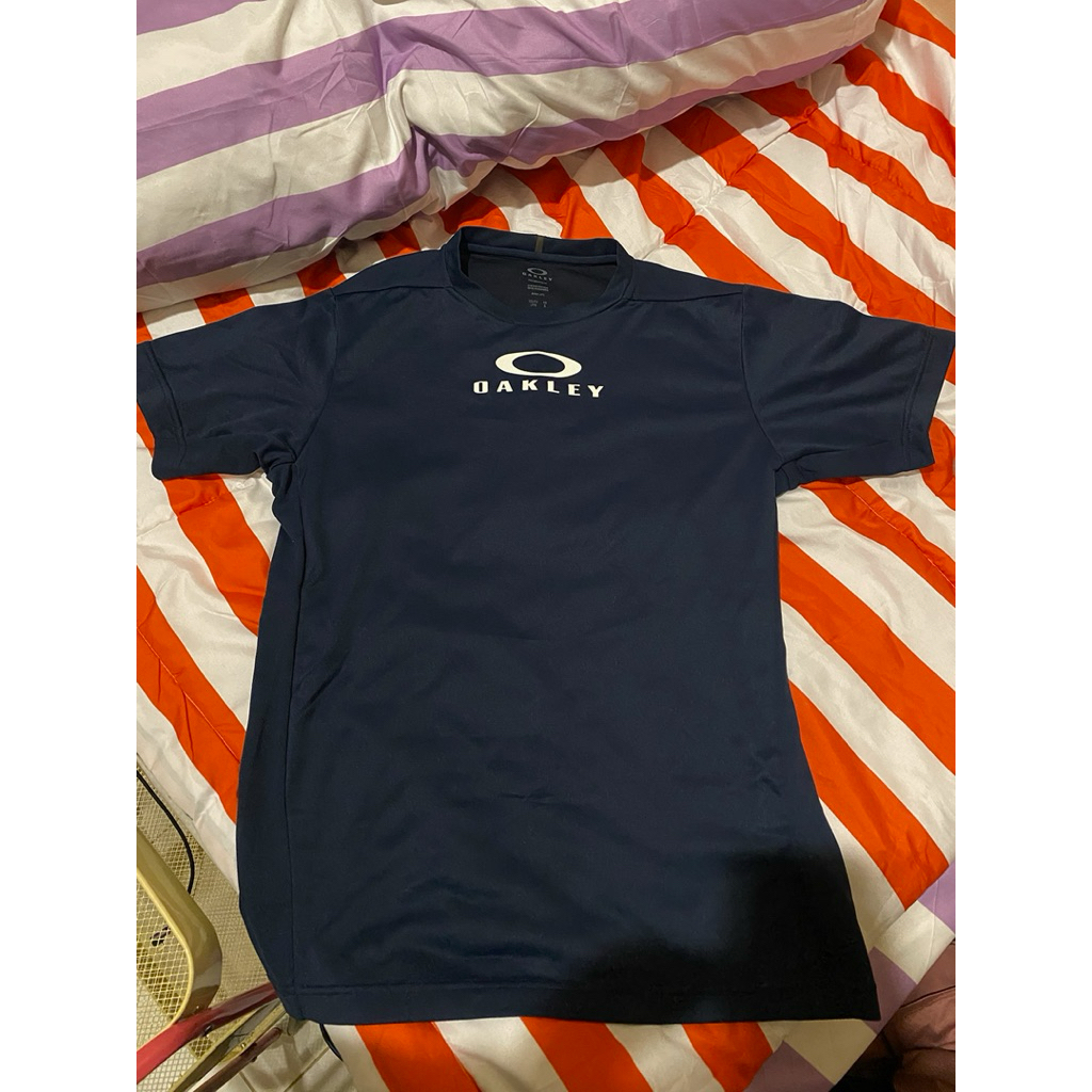 preloved - oakley sport tee