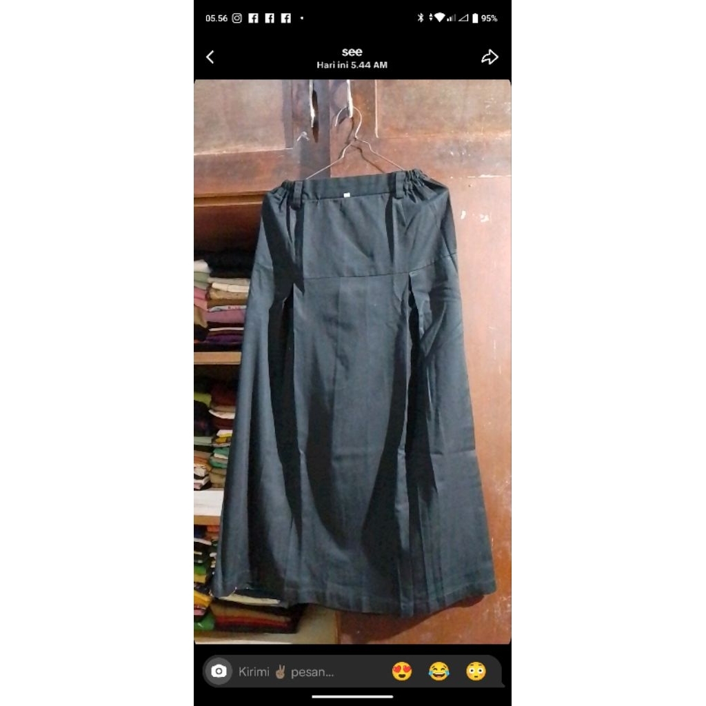 rok sekolah warna hitam