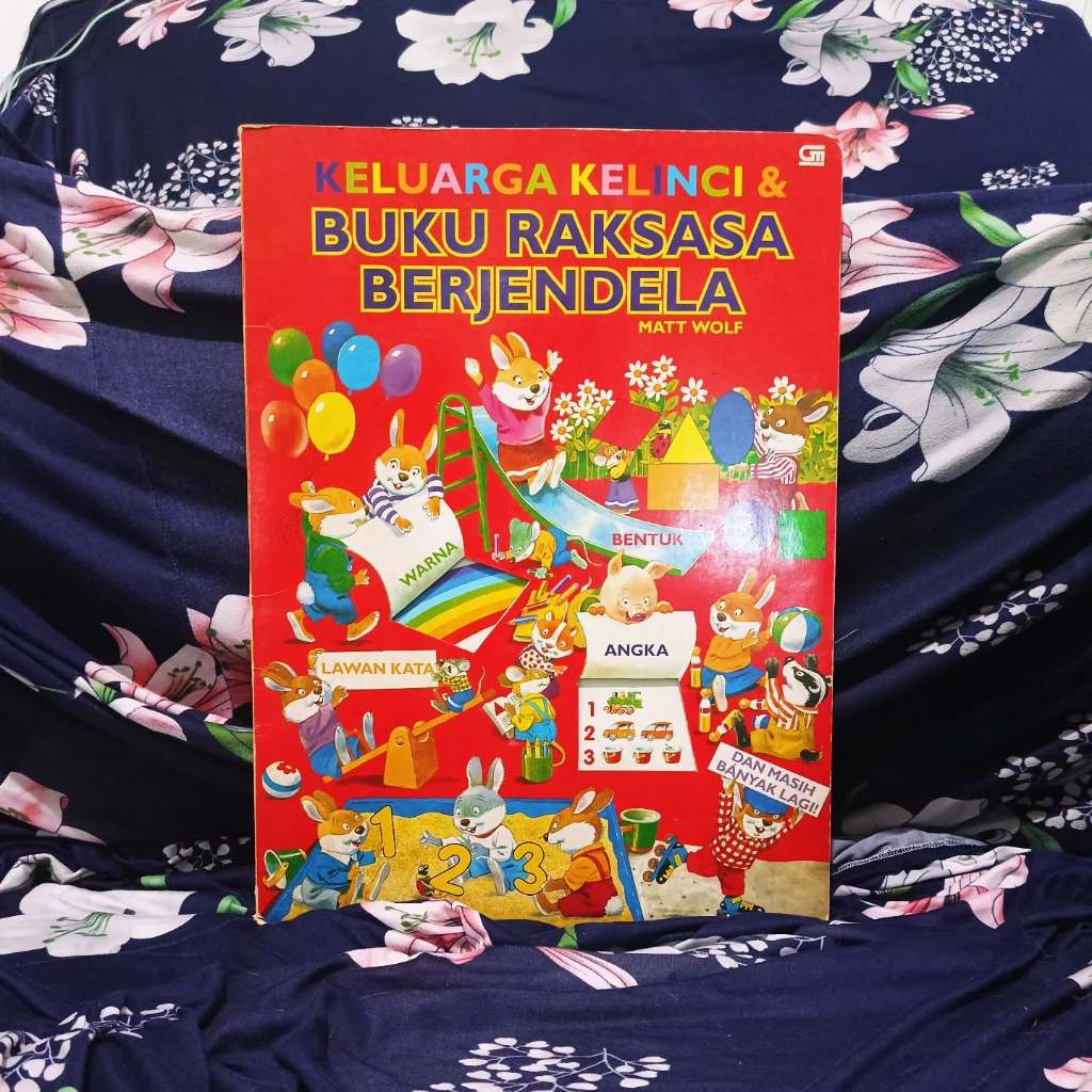 Boardbook Rare Karya Ilustrator Matt Wolf Buku Raksasa Berjendela Keluarga Kelinci Kondisi Bagus Fla