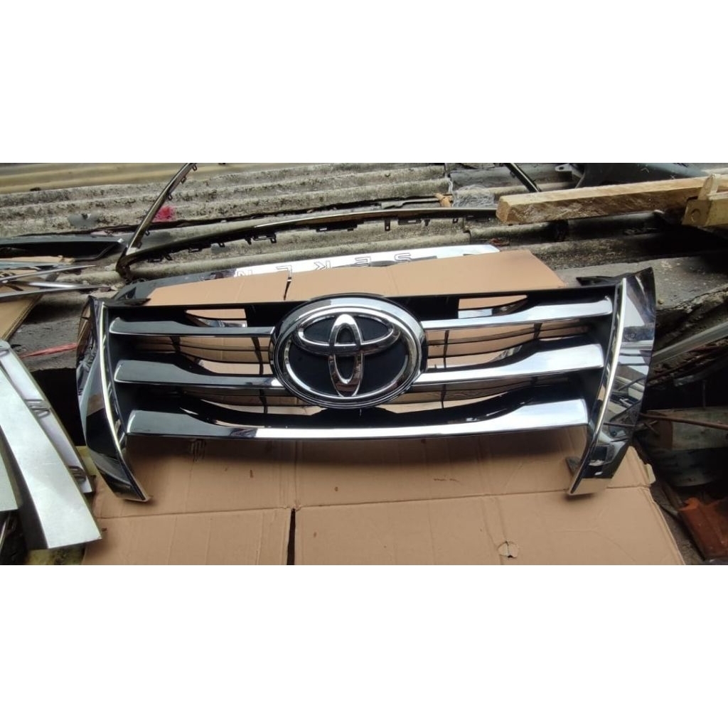 Grill Grille Fortuner vrz 2016 2017 2018 original
