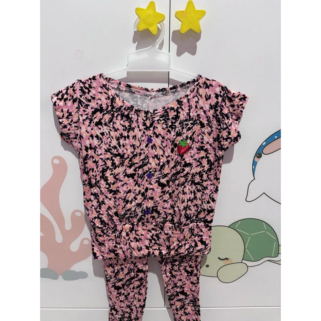 One set Macan Strawberry anak sz 1-2 tahun