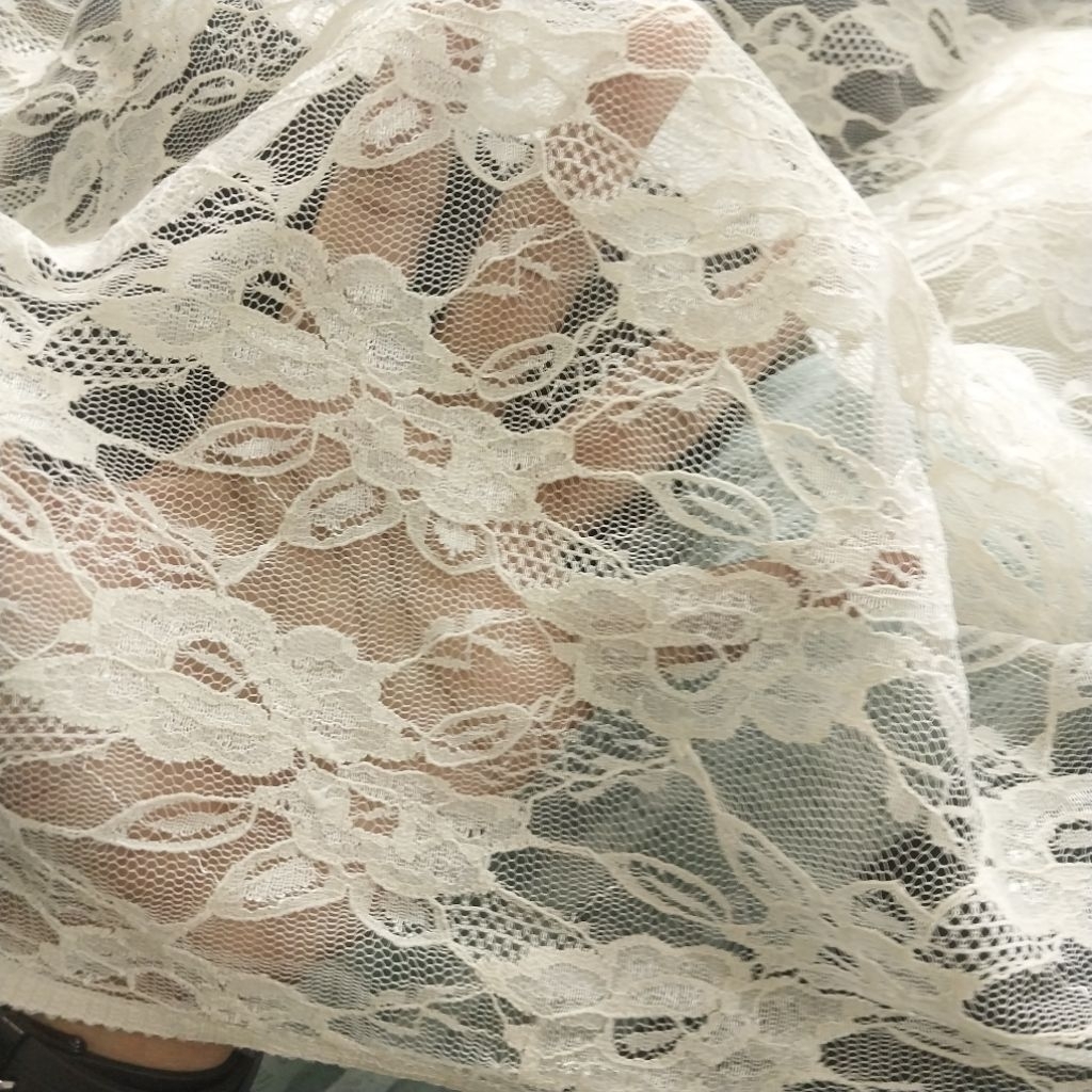 KAIN/BAHAN/BRUKAT LACE/MOTIF BUNGA/BRUKAT KEBAYA