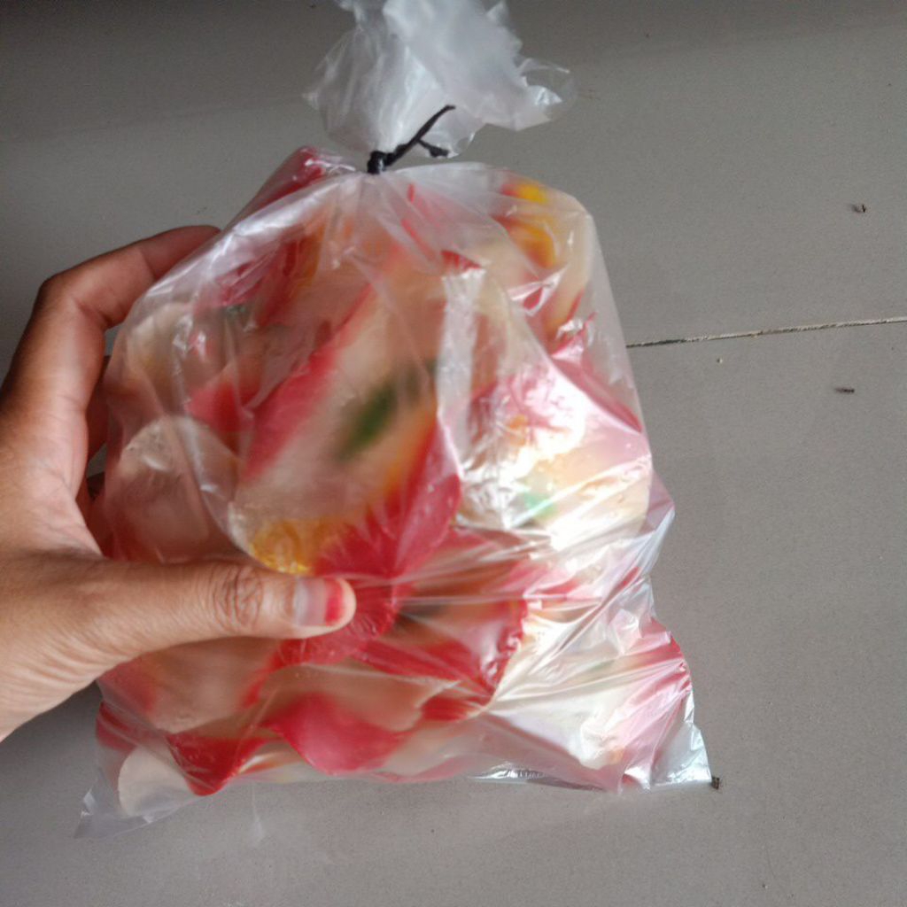 kerupuk gado gado . atau kerupuk gumbili . kerupuk singkong