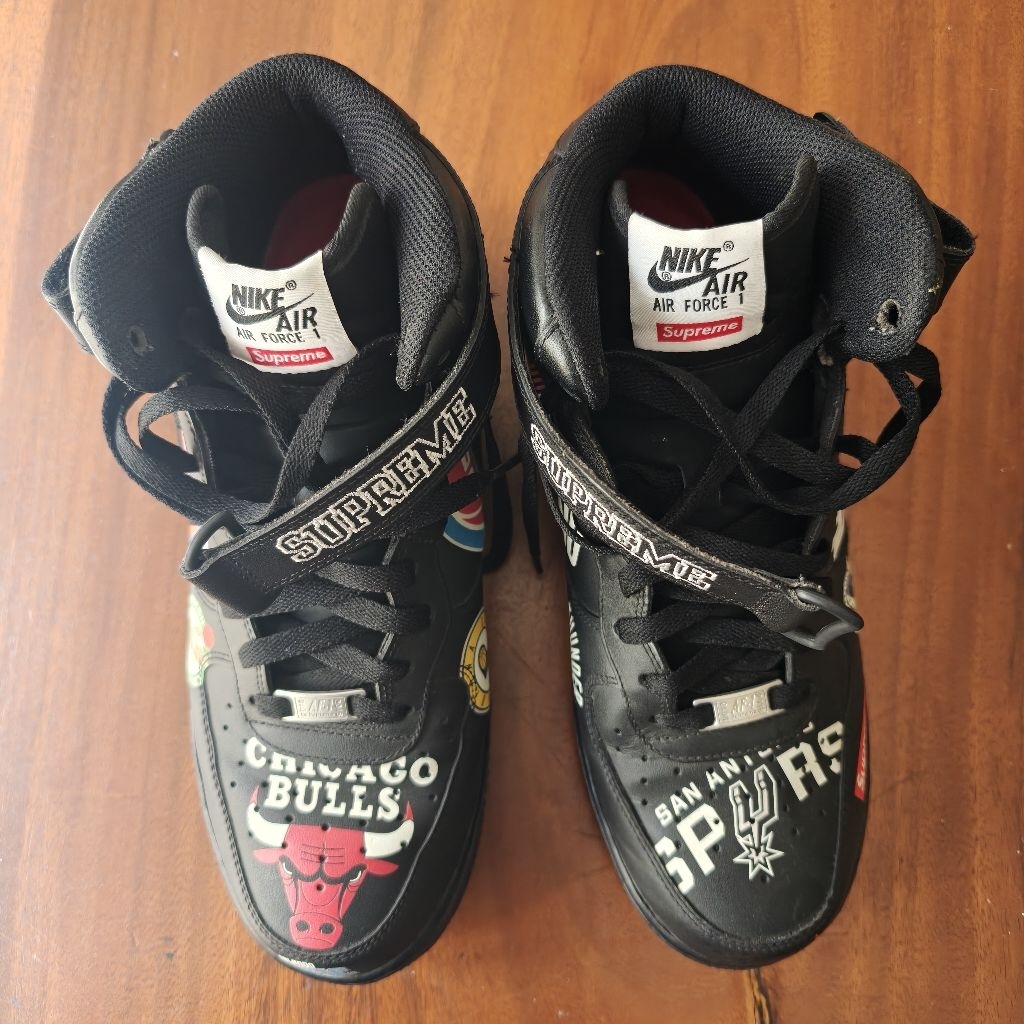 Sepatu Nike Air Force 1 x Supreme