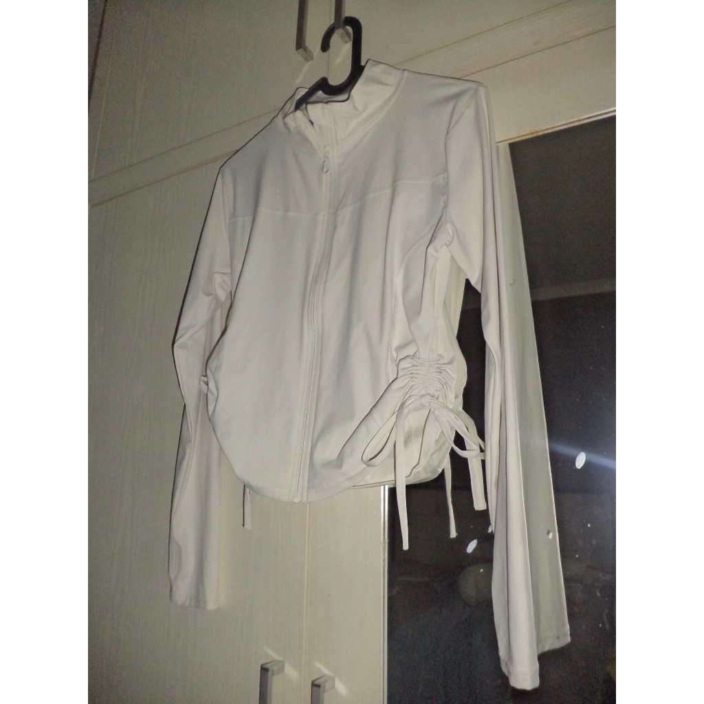 [PRELOVED] Reytorrm Jaket Olahraga Lengan Panjang Serut | Putih
