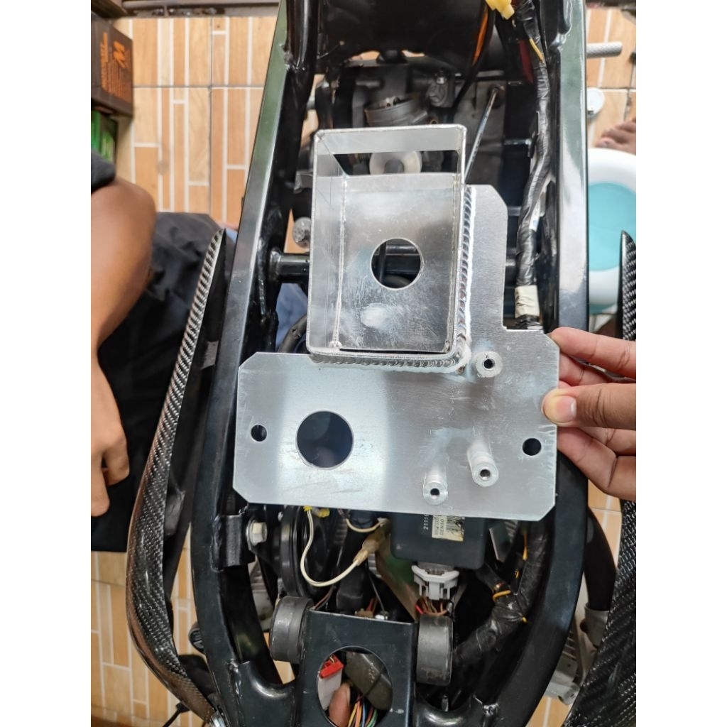 dudukan tatakan tempat wadah aki CDI kiprok ninja R SS almunium