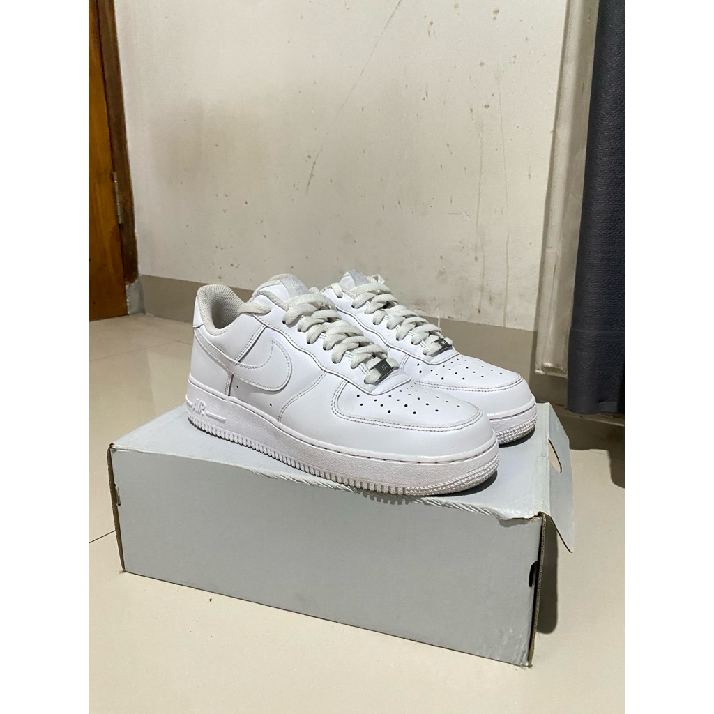 Nike Air Force 1 Low - Desain Elegan, Nyaman Dipakai Sehari-hari, Pilihan Putih Polos
