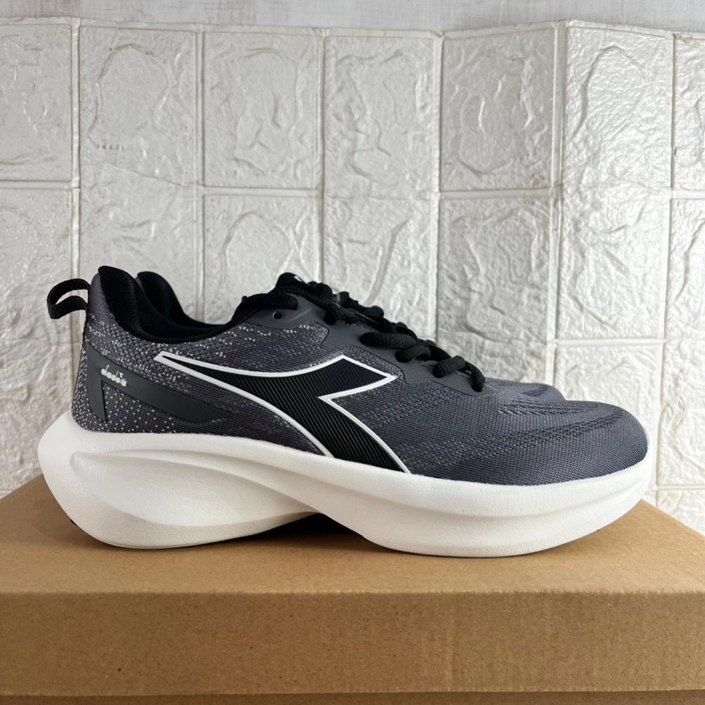 SEPATU DIADORA PRIA DIADORA NORFLOCK GREY BLACK WHITE MAN SNEAKER ORIGINAL SPORTY RUNNING COD ORIGIN