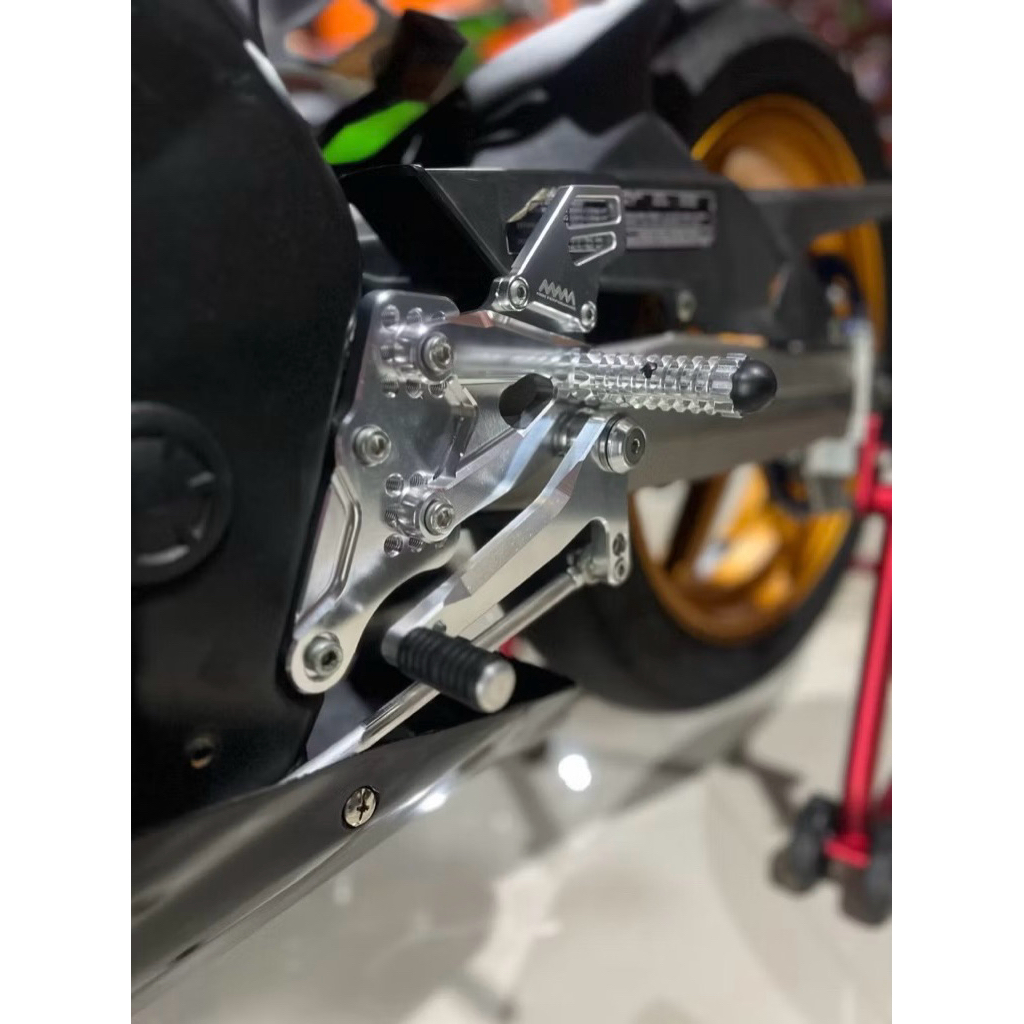 NWN FOOTSTEP CBR 250 RR / UNDERBONE CBR 250 RR