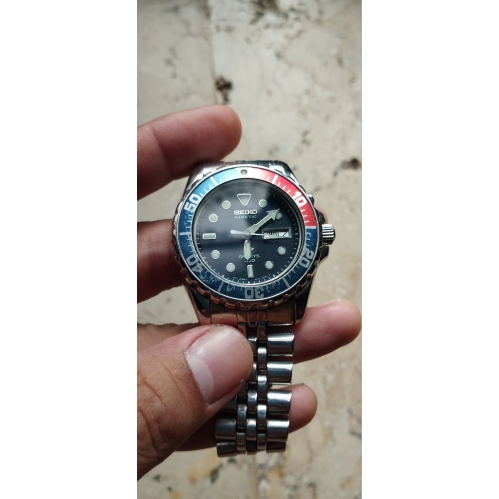 Seiko Kinetic Sports 200 Pepsi men's diver Second