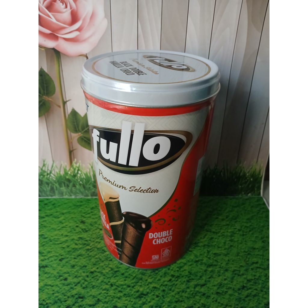 Fullo wafer roll kaleng black vanilla 196gr