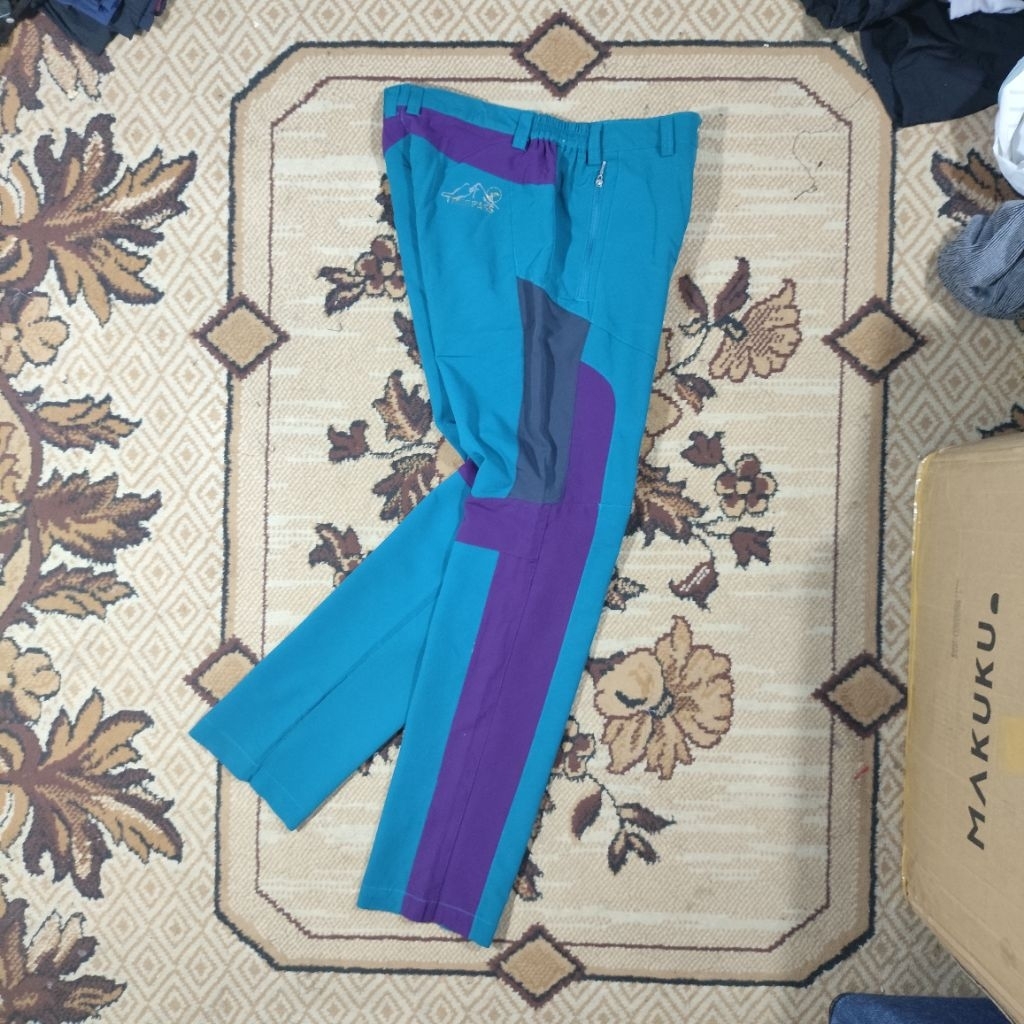 CELANA OUTDOOR SECOND CELANA HIKING TRESSPAS