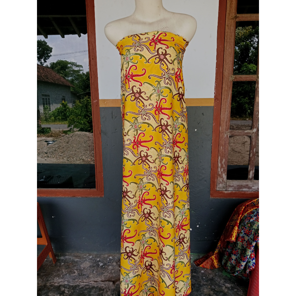 Kain Batik Printing Motif Kalimantan Kuning Motif Etnik Floral – Elegan & Eksotis | Kain meteran