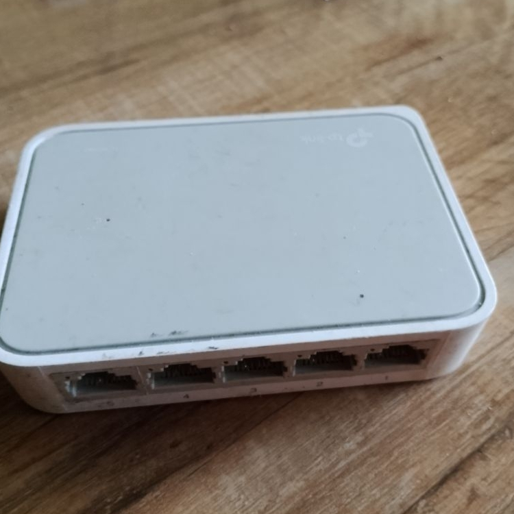 SWITCH HUB TPLINK 5 PORT BEKAS NORMAL