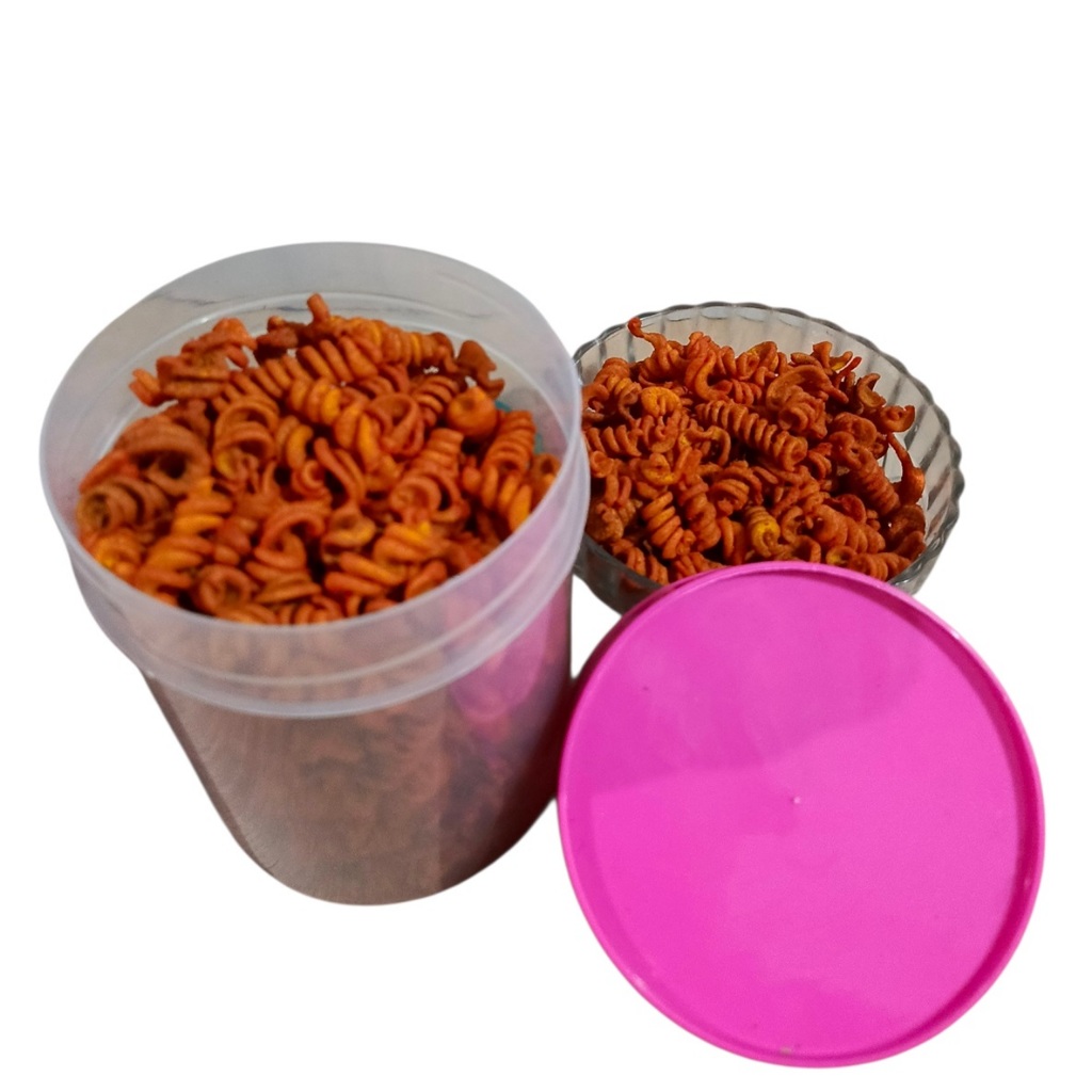 Camilan jajan Makaroni spiral extra pedas daun jeruk jajanan lebaran kemasan toples