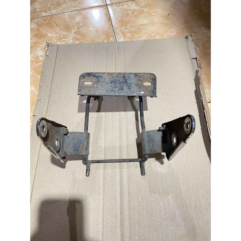 breaket dudukan lampu depan megapro hiu megapro lama ori copotan