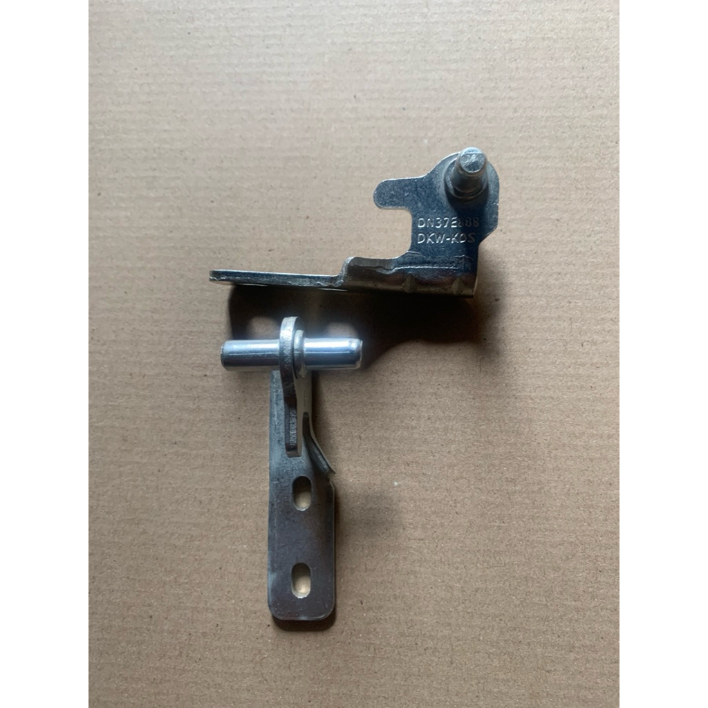 Engsel Kulkas Polytron 2Pintu Pintu Tengah Original DN37E888