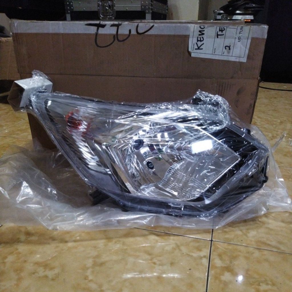 Lampu depan Kanan  Calya