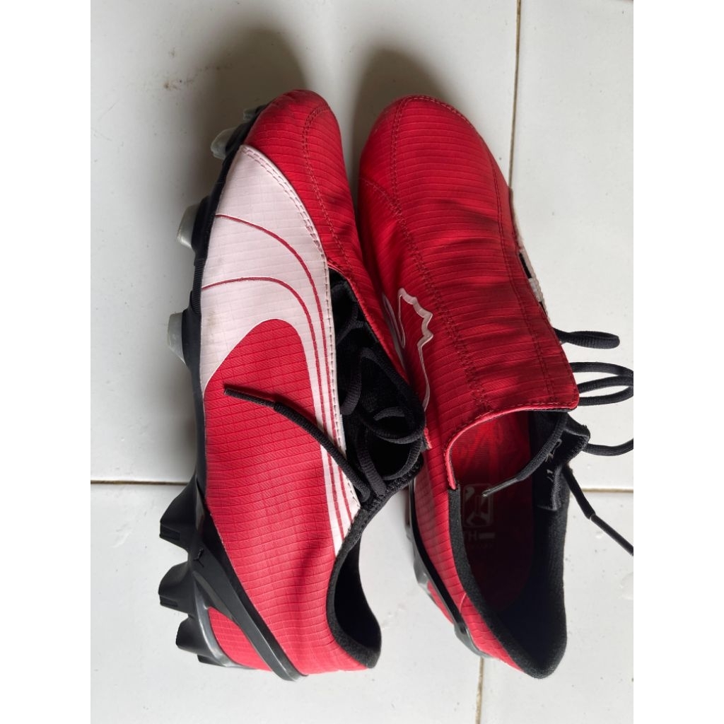 Sepatu Bola Puma size 42