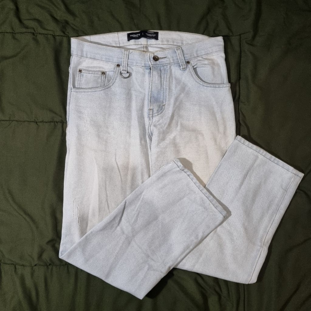 (PRELOVED) Celana Jeans Pria Highty Light Blue Washed Jeans - Size 32