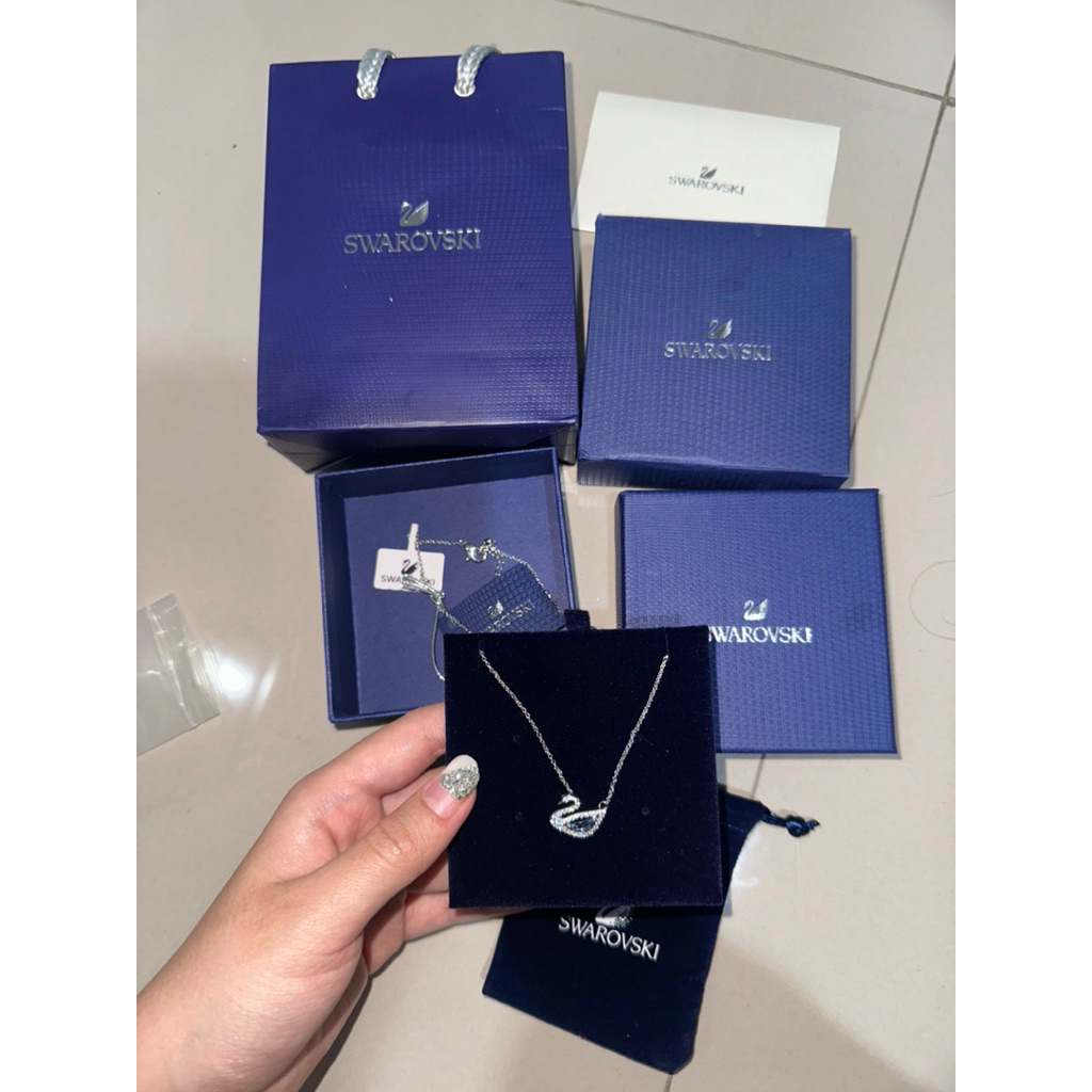 SWAROVSKI SWAN NECKLACE - BRAND NEW