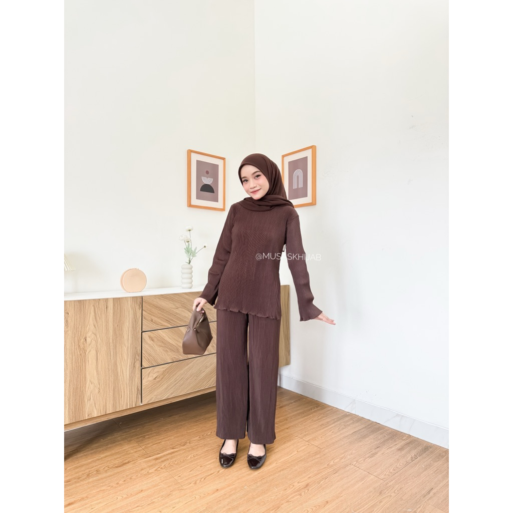 SETELAN WANITA / ONESET PLISKET / BLOUSE PLISKET A013 & CELANA KULOT LIDI 09
