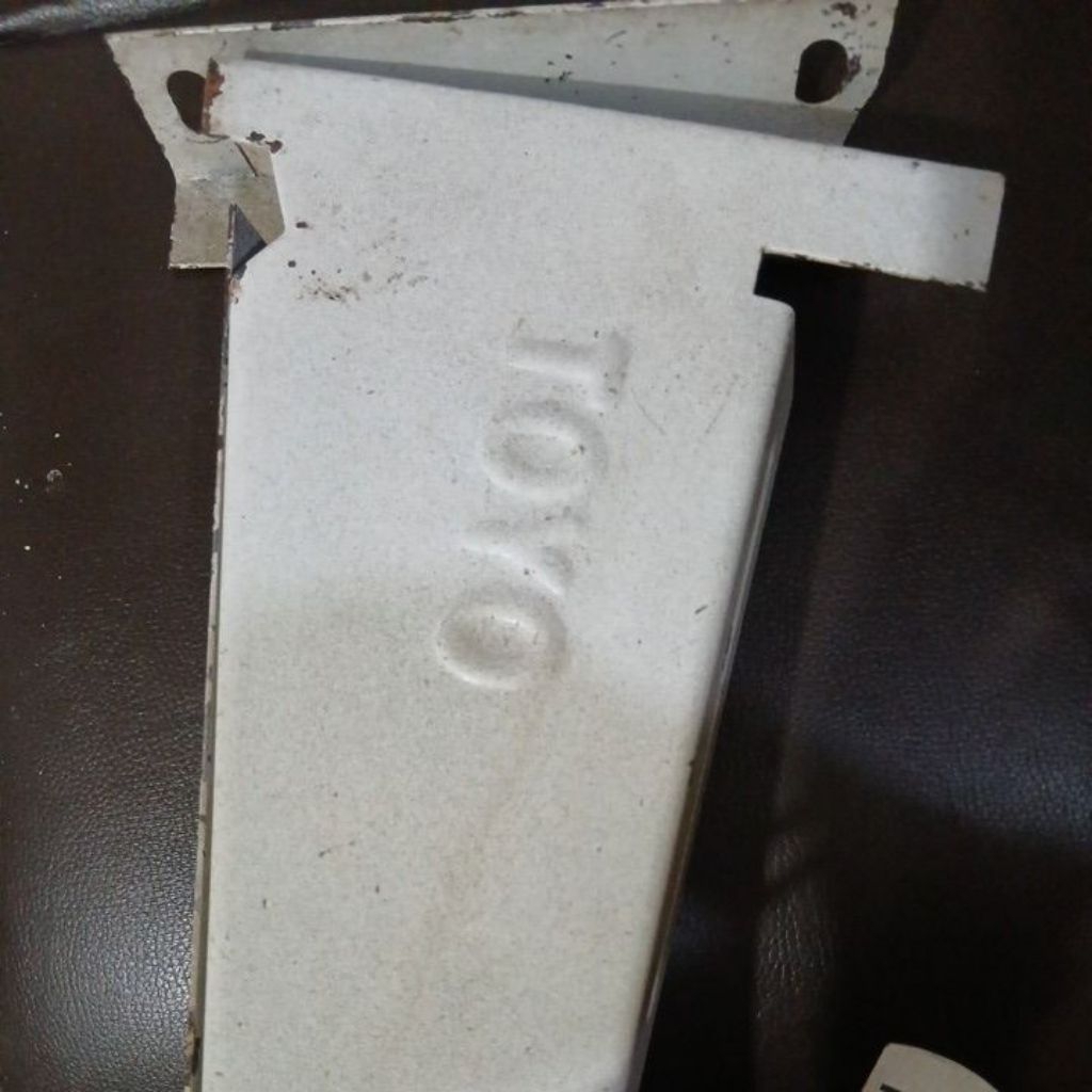 braket AC Merk Toyo second bekas