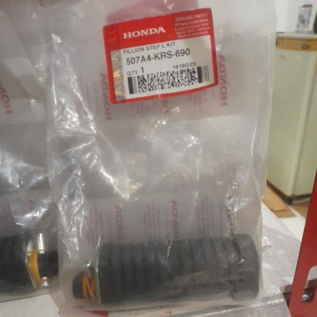 Step Belakang Kiri Set Honda Supra X 125 FI Revo Original Ahm Honda