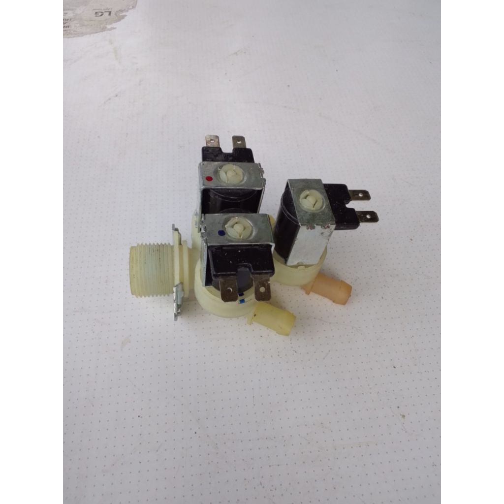 SELENOID INLET VALVE TIGA CABANG CNKB 5221EN2003CFCS-135A
FCS
220-240V 50/60Hz MESIN CUCI LG FRONT L