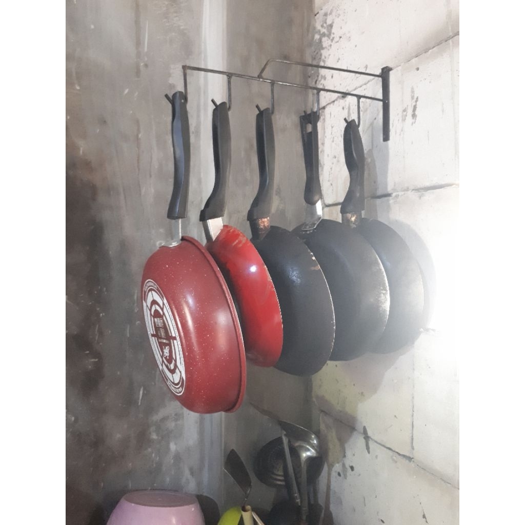 rak gantungan wajan dan panci