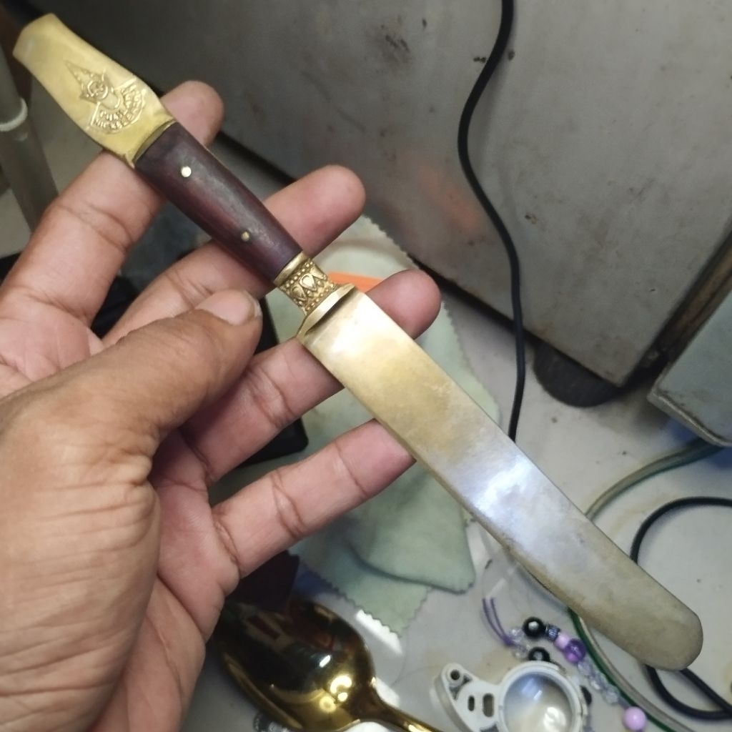 pisau perunggu patung budha bahan perunggu kayu jati thailand