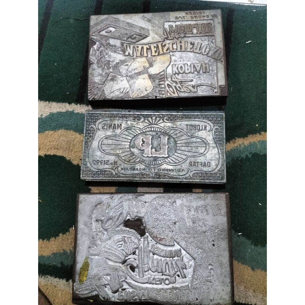 papan timah cetakan kuno