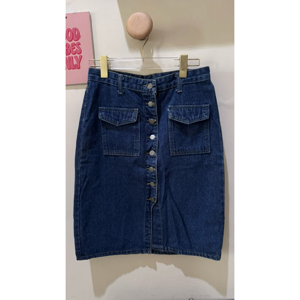 ROK JEANS KANCING DEPAN