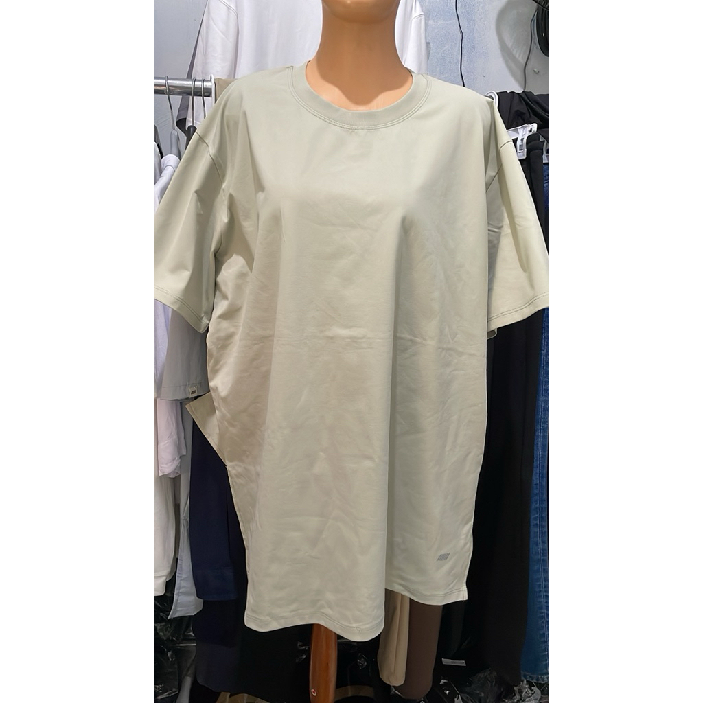 STL Kaos Olahraga wanita belah