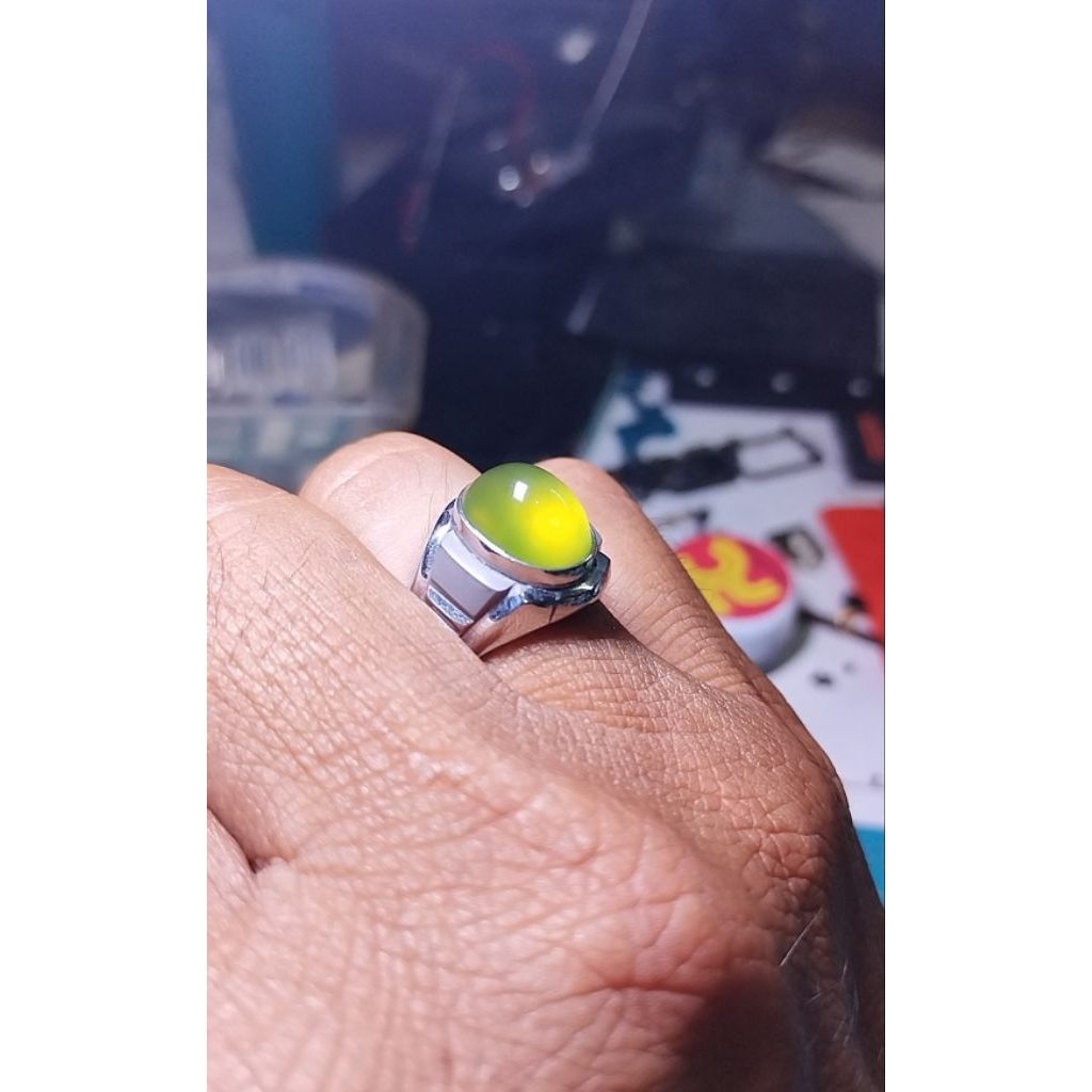 Idocrase Neon green super kristal tanpa plat, ring monel