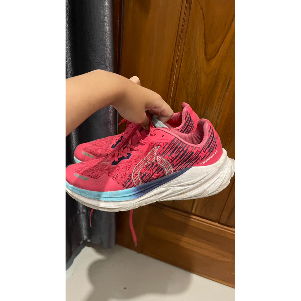 preloved sepatu running ortuseight hyperfuse 2.0