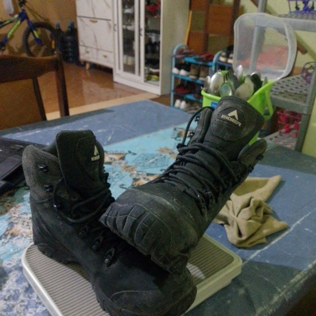 sepatu eiger