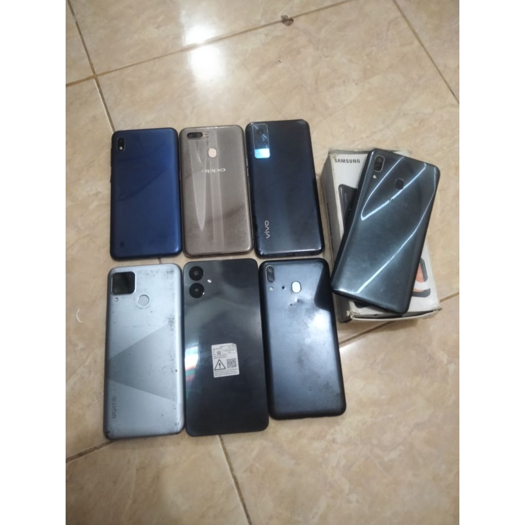 Minusan LCD Samsung M20