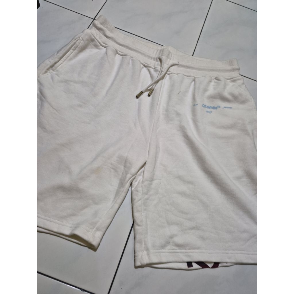 celana pendek off white